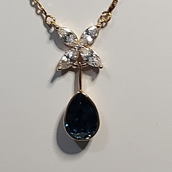 SWAROVSKI CRYSTAL FASHION NECKLACE, 18K GOLD PLATED - Picture 3 of 7